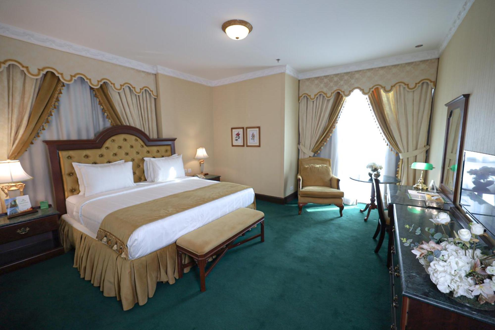 Habitat All Suites, Al-Khubar Exteriér fotografie A bedroom at the hotel