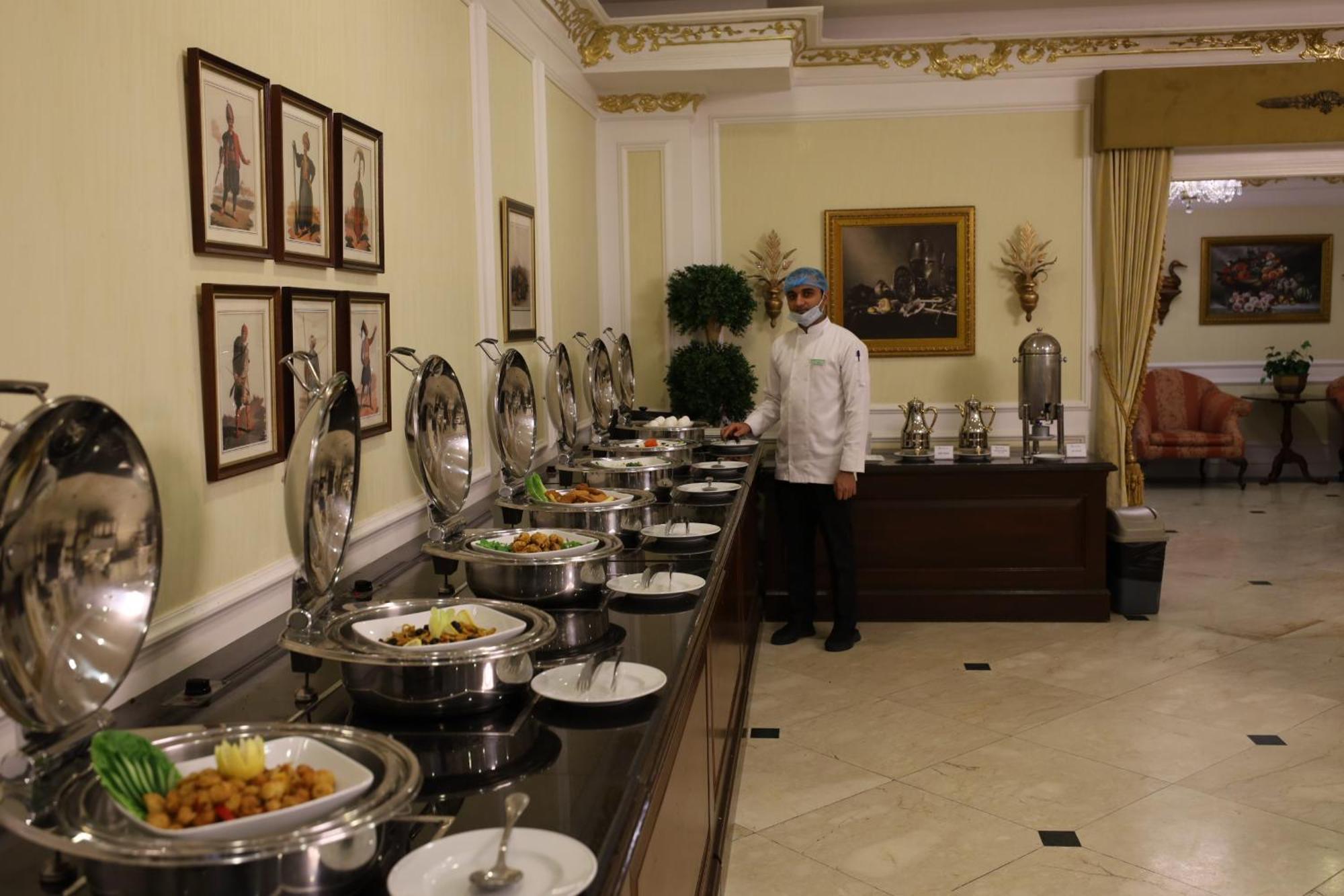 Habitat All Suites, Al-Khubar Exteriér fotografie A buffet at the Taj Mahal Palace, Mumbai, India