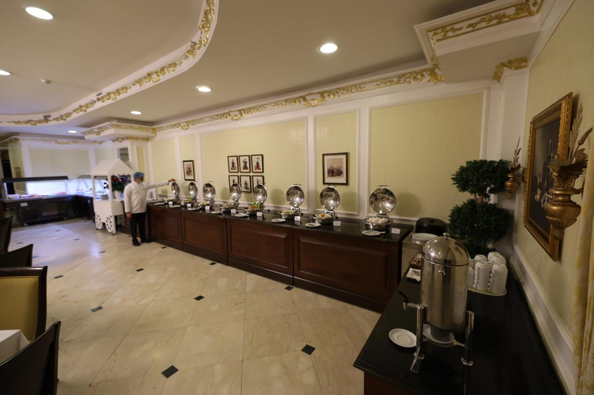 Habitat All Suites, Al-Khubar Exteriér fotografie A buffet at a hotel