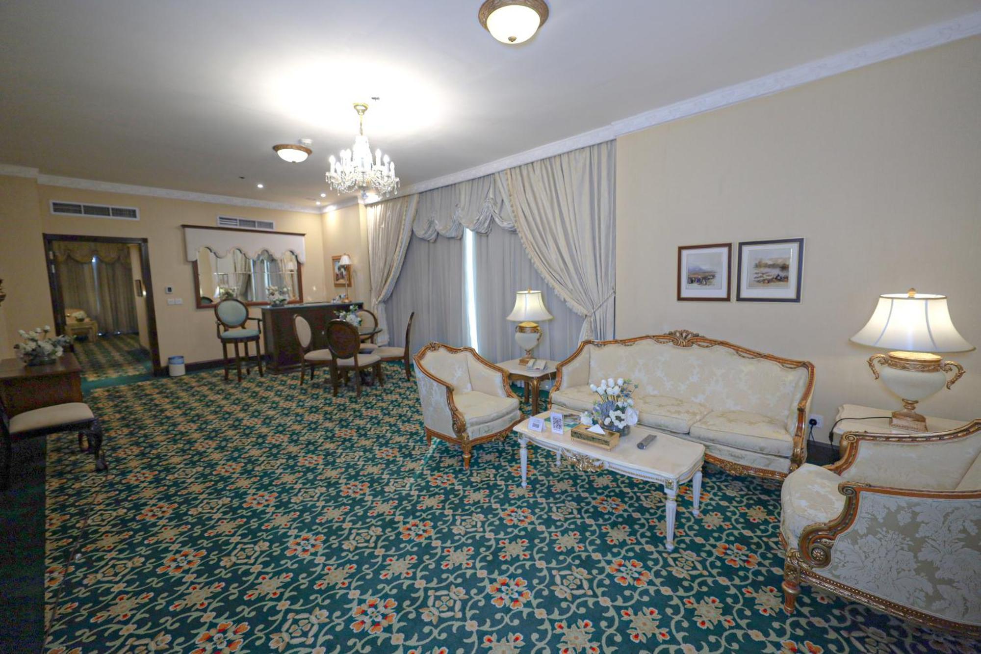 Habitat All Suites, Al-Khubar Exteriér fotografie A suite at the hotel